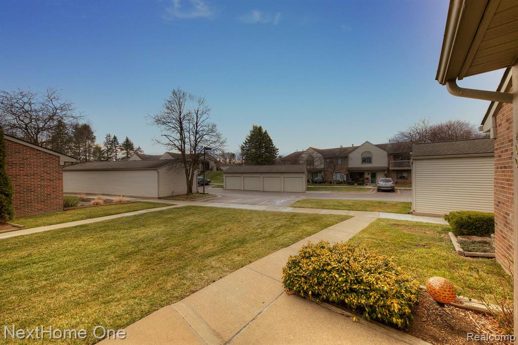 400 SPRING BROOKE Drive, Brighton, MI 48116 — Photo 21