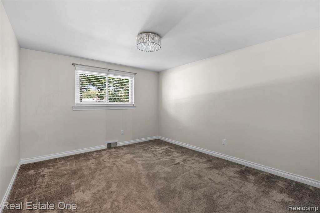4090 Middlebury Drive, Troy, MI 48085 — Photo 31