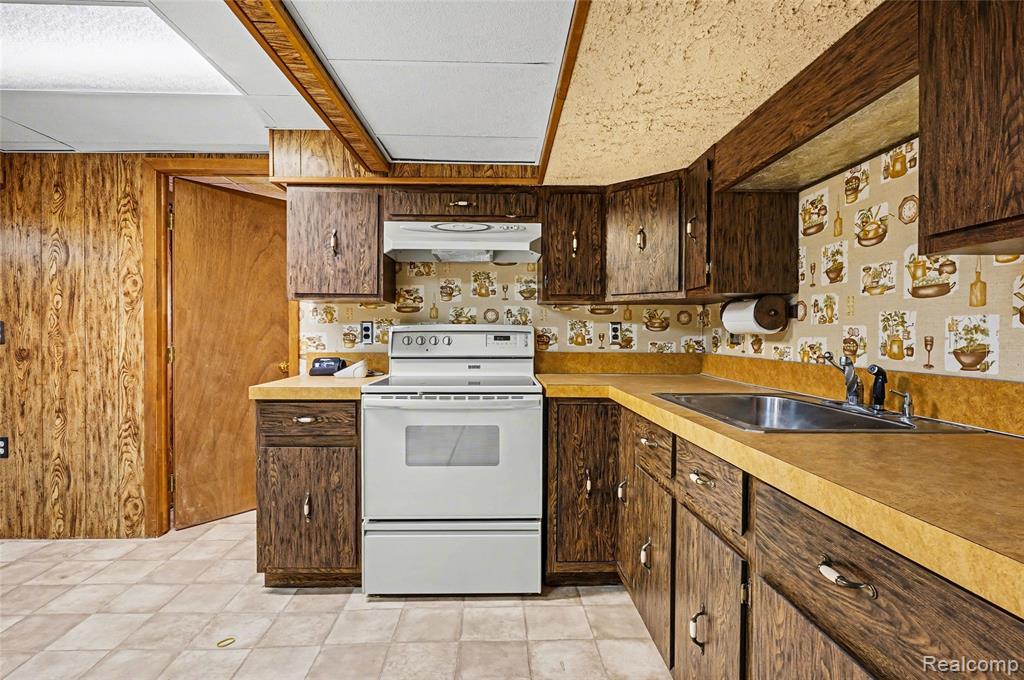 41174 Bernard Drive, Sterling Heights, MI 48313 — Photo 28