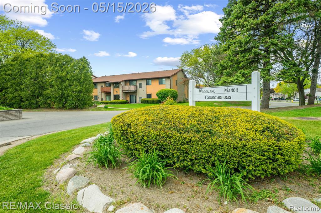 7362 Manor Circle, 203, Westland, MI — front exterior