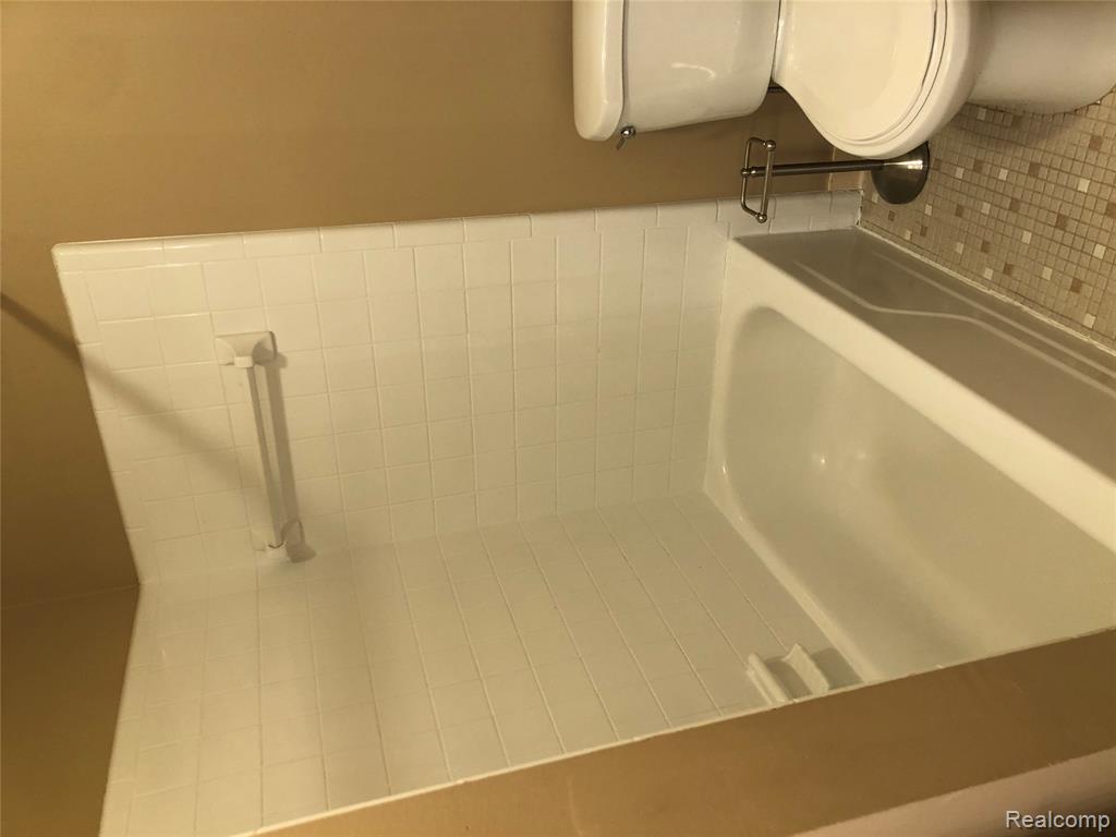 6900 ARDSLEY Drive, Canton, MI 48187 — Photo 12