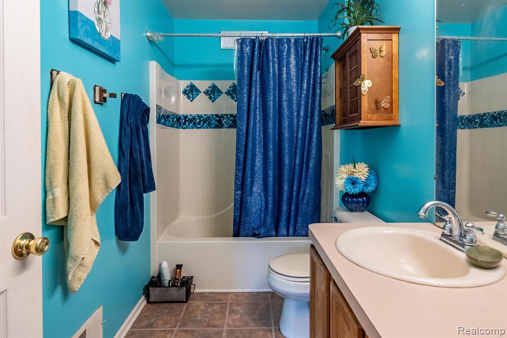 6035 MAPLEVIEW Lane, Ypsilanti, MI 48197 — Photo 25