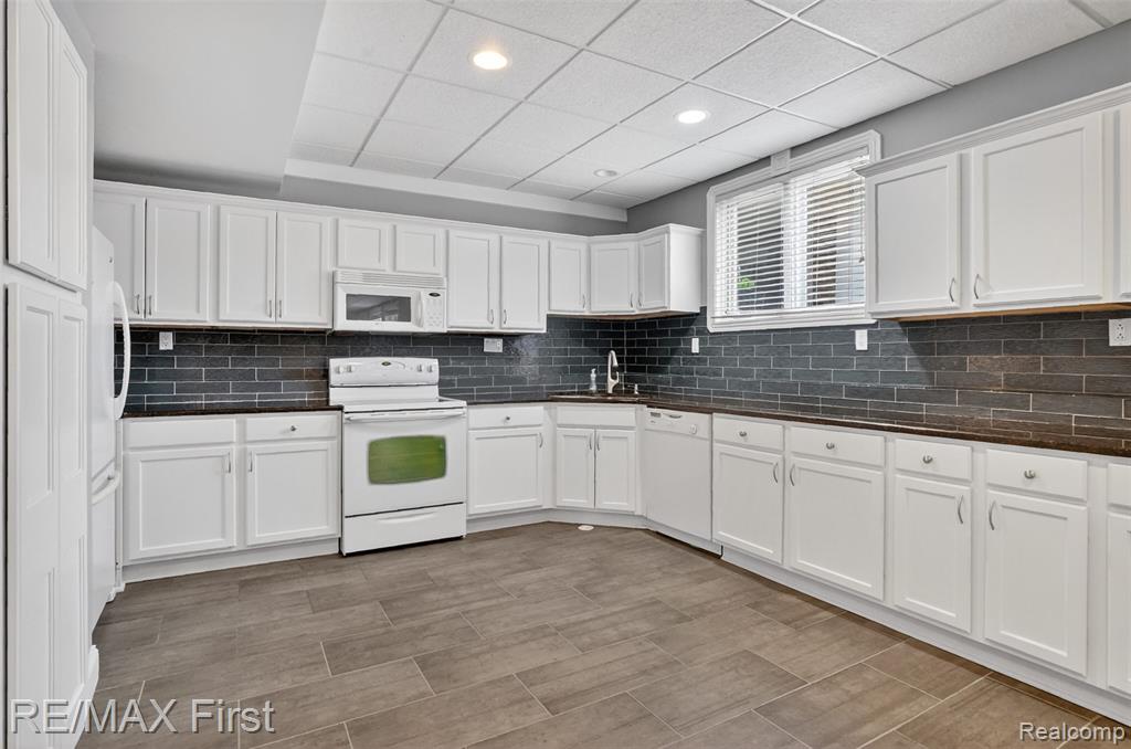 13800 Berryknoll Drive, Shelby Twp, MI 48315 — Photo 35