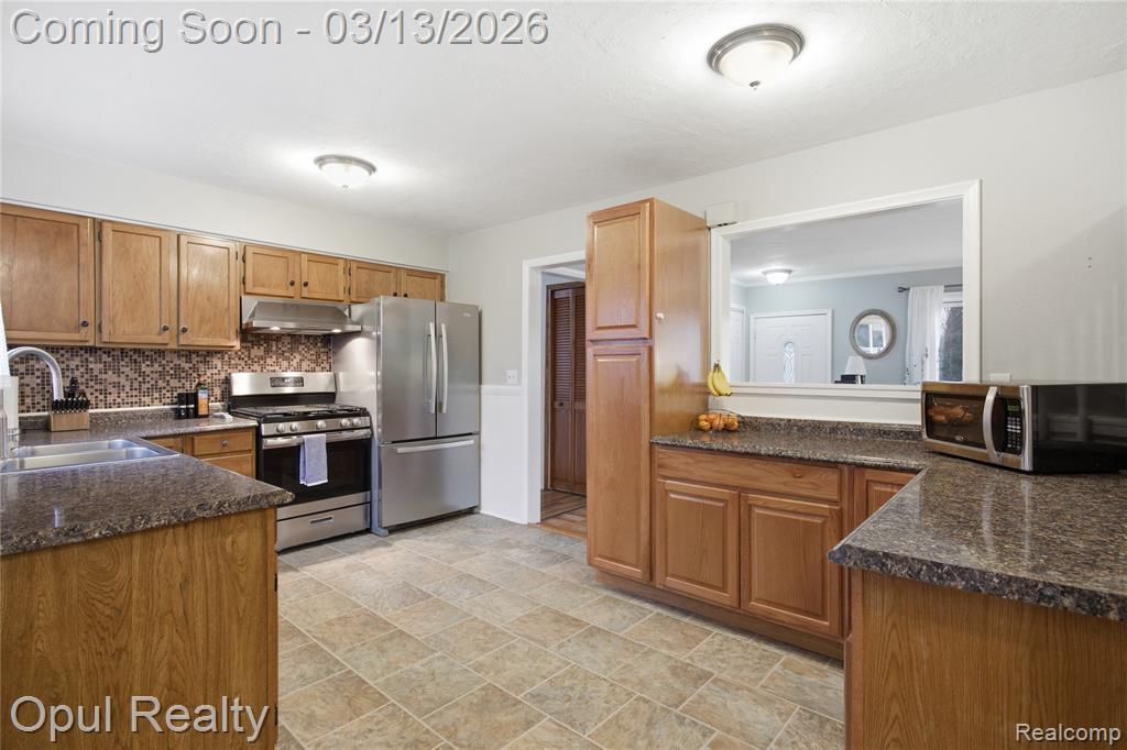 43761 Yorktown Street, Canton, MI 48188 — Photo 9
