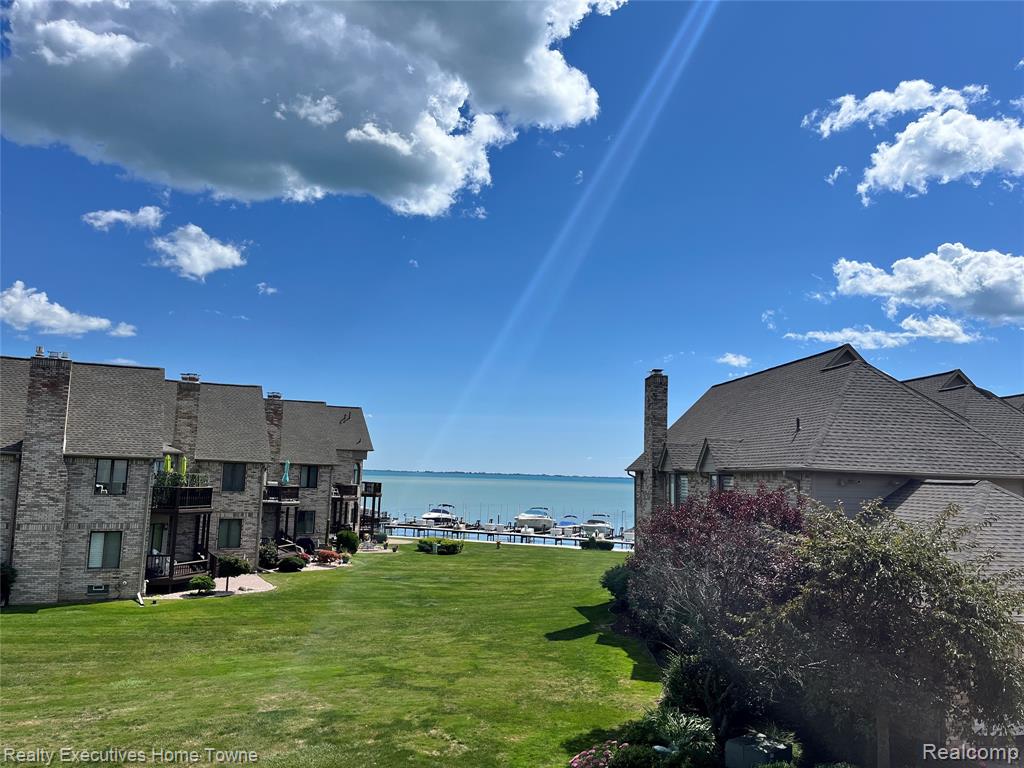 50731 Harbour View Drive N, 26, New Baltimore, MI 48047 — Photo 2