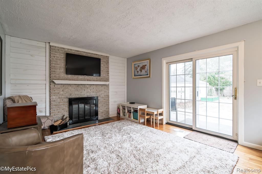 9912 AUBURNDALE Street, Livonia, MI 48150 — Photo 11