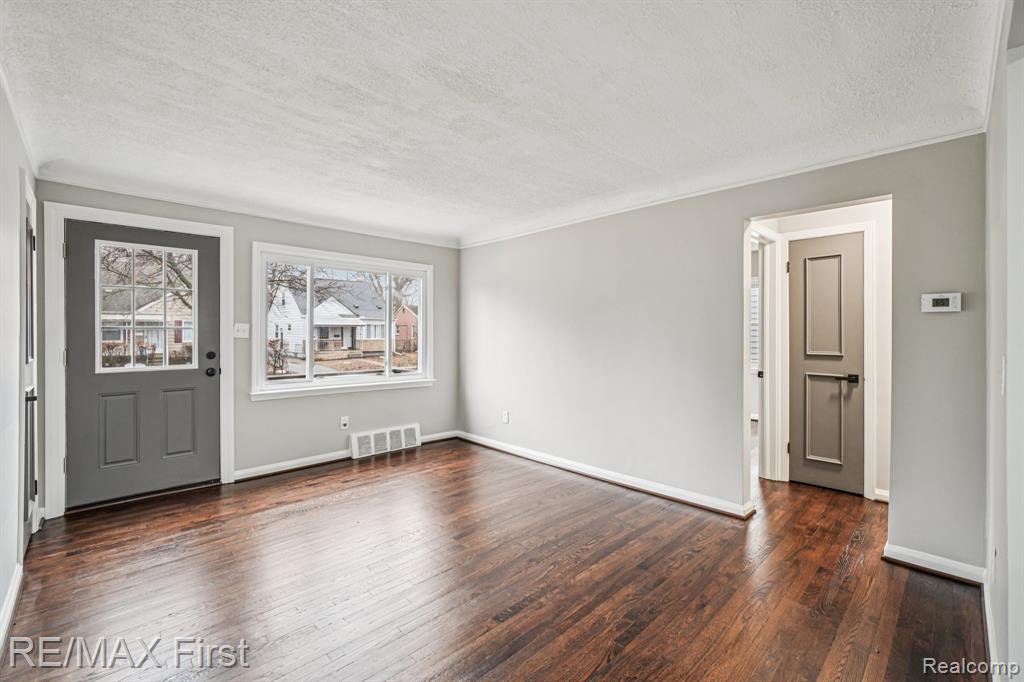 23818 Tawas Avenue, Hazel Park, MI 48030 — Photo 4