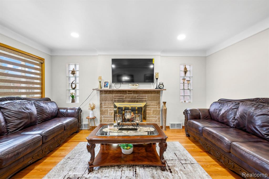 7716 W MORROW Circle, Dearborn, MI 48126 — Photo 15