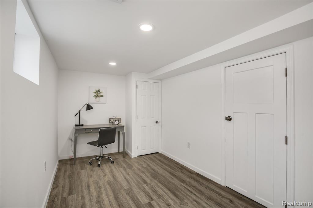 885 PARKWOOD Avenue, Ypsilanti, MI 48198 — Photo 18