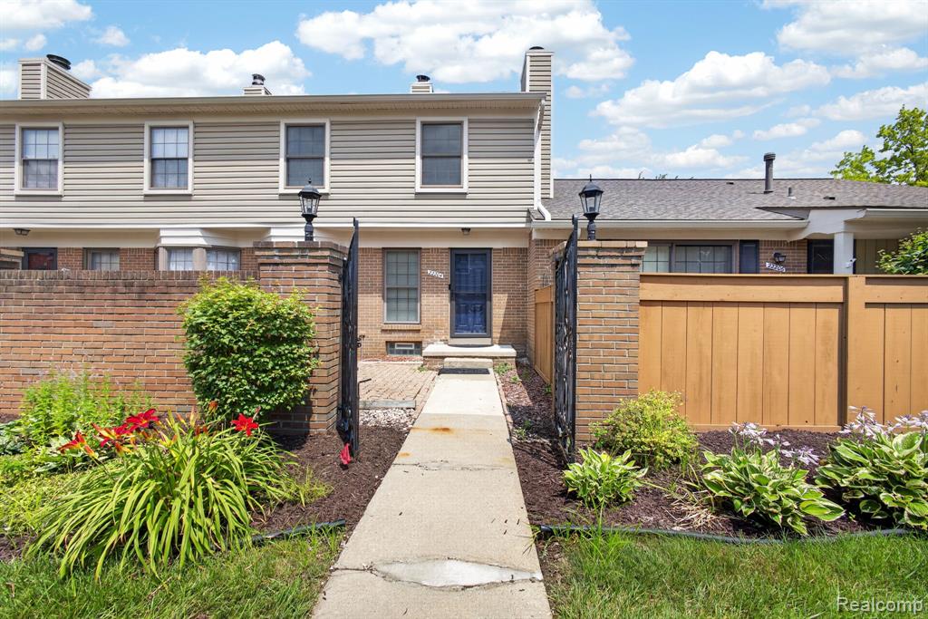 22204 Pondview, Novi, MI