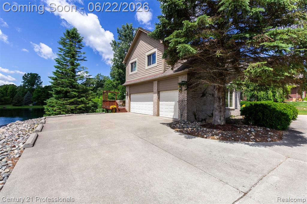 8225 Brookstone Lane, Clawson, MI 48348 — Photo 45