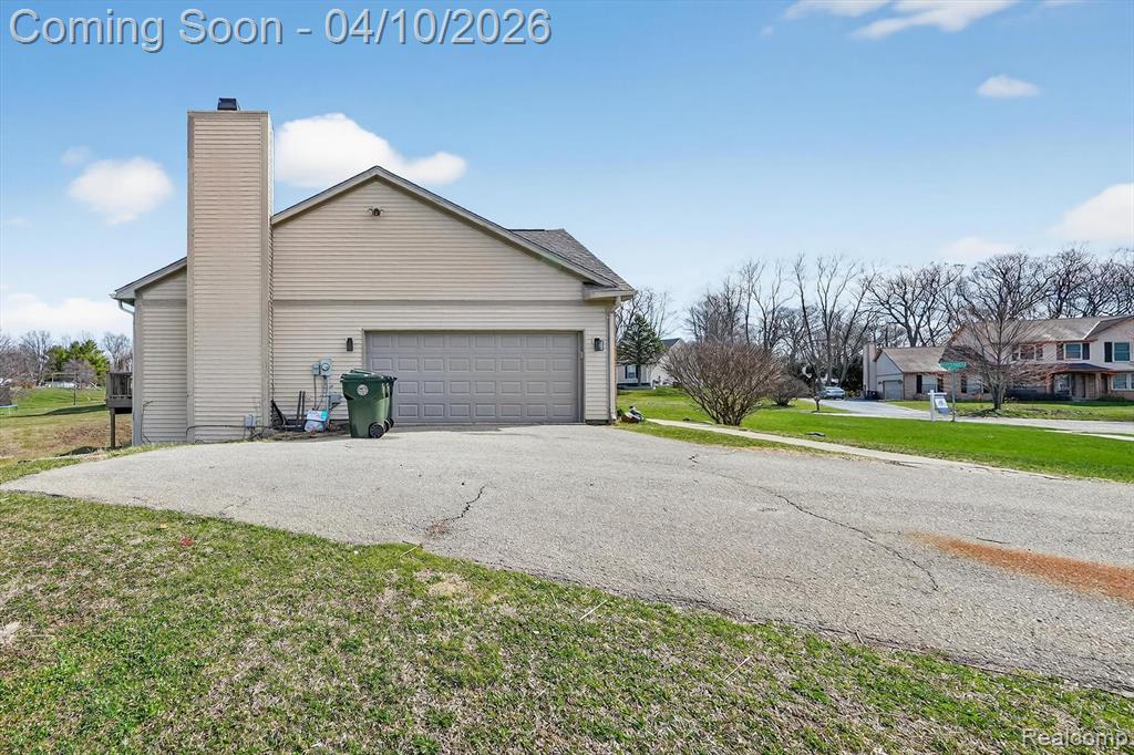 255 Round Tree Drive, Lake Orion, MI — Photo 45