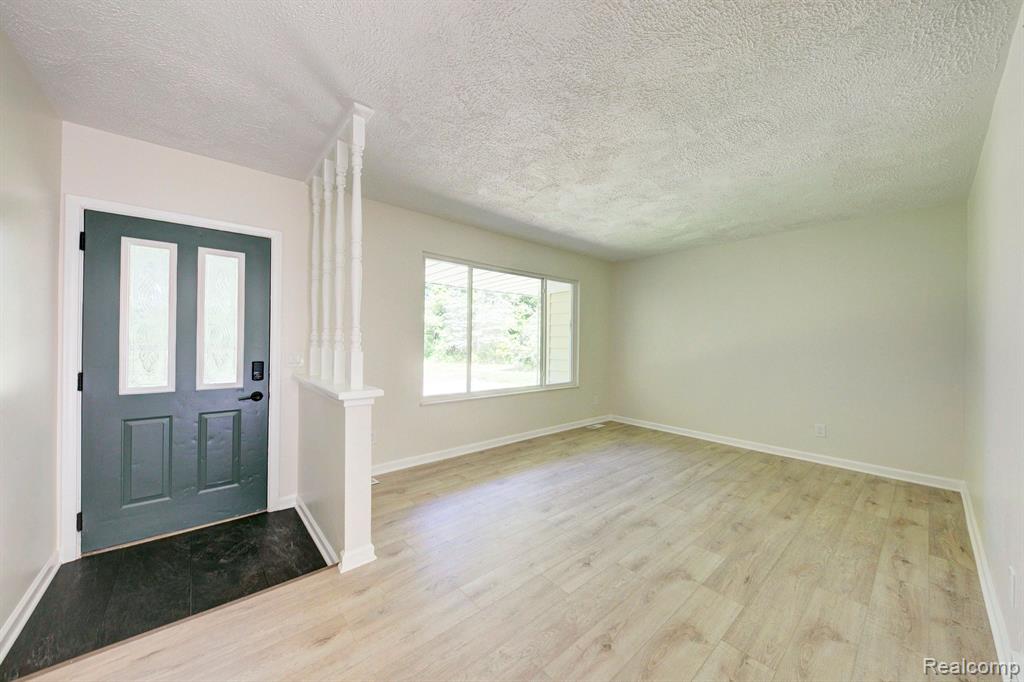 9600 Oakhurst Road, Holly, MI 48442 — Photo 3