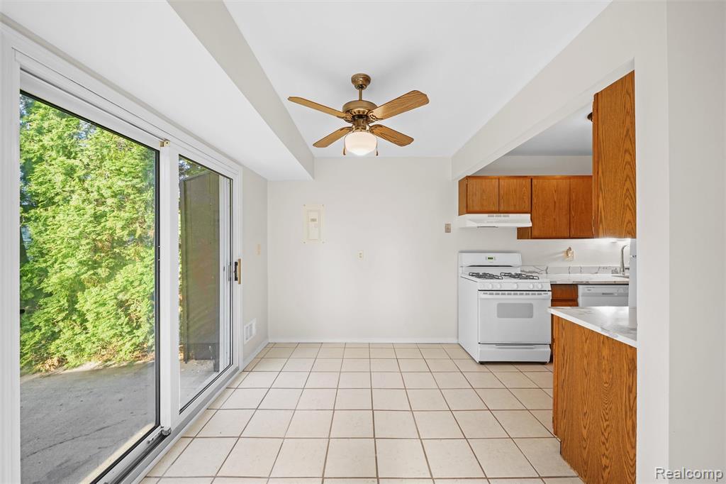 41257 S Woodbury Green Drive, Belleville, MI 48111 — Photo 16