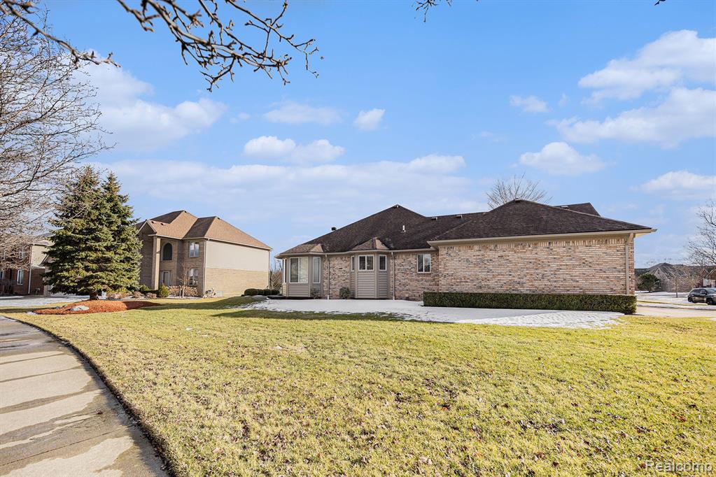 50190 MAGDALINA Drive, Macomb, MI 48044 — Photo 23