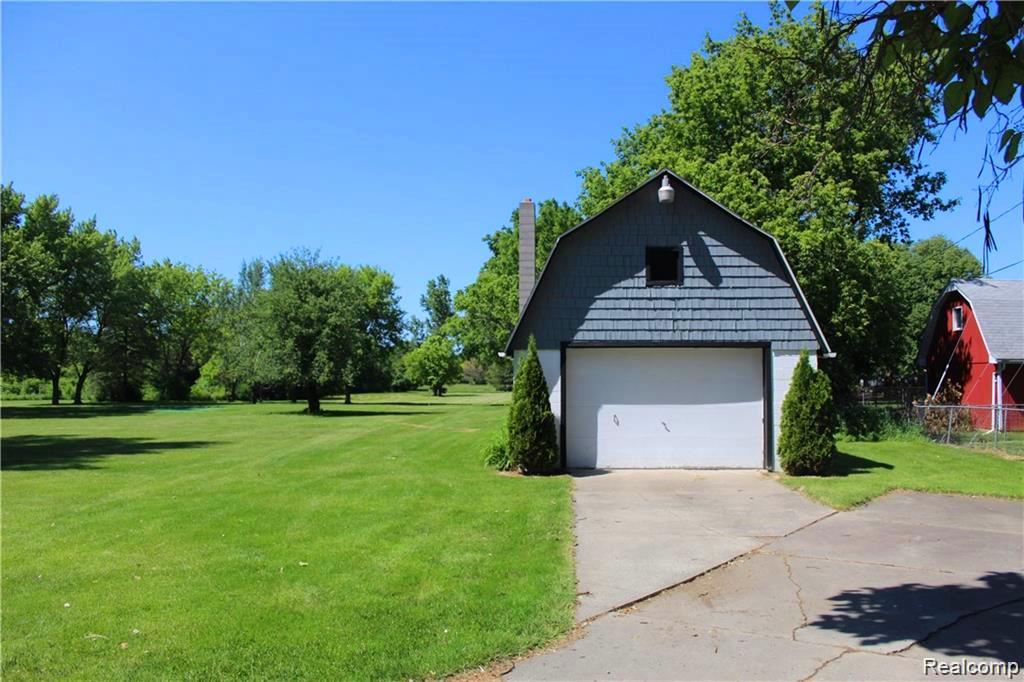 6272 W Court Street, Flint, MI 48532 — Photo 7