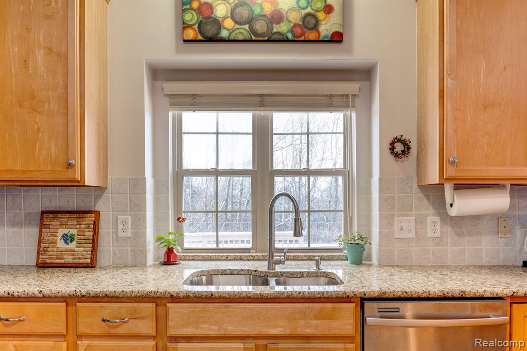 5933 WOODFIELD Parkway, Grand Blanc, MI 48439 — Photo 14