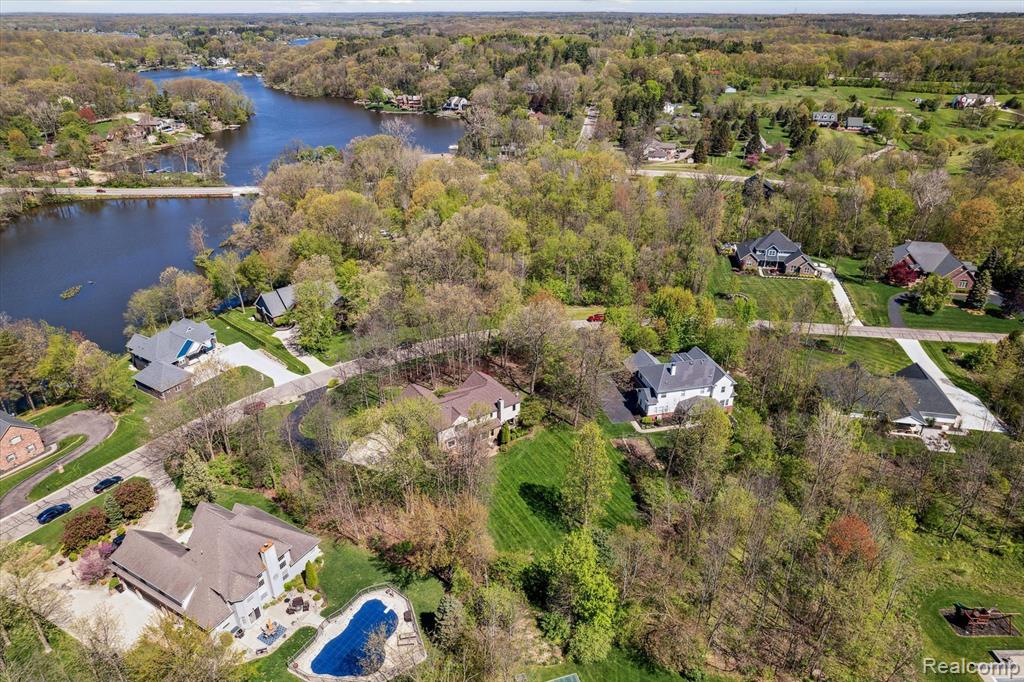 8504 Riverwalk Drive, Fenton, MI 48430 — Photo 74