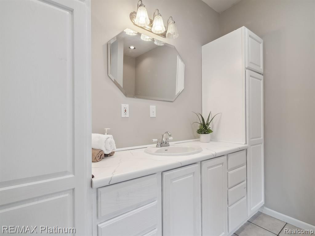 18364 WALNUT Lane, Gregory, MI 48137 — Photo 25