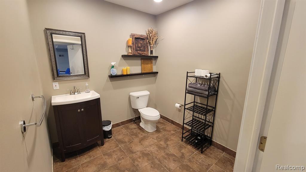 909 N MAIN Street, Royal Oak, MI 48067 — Photo 15