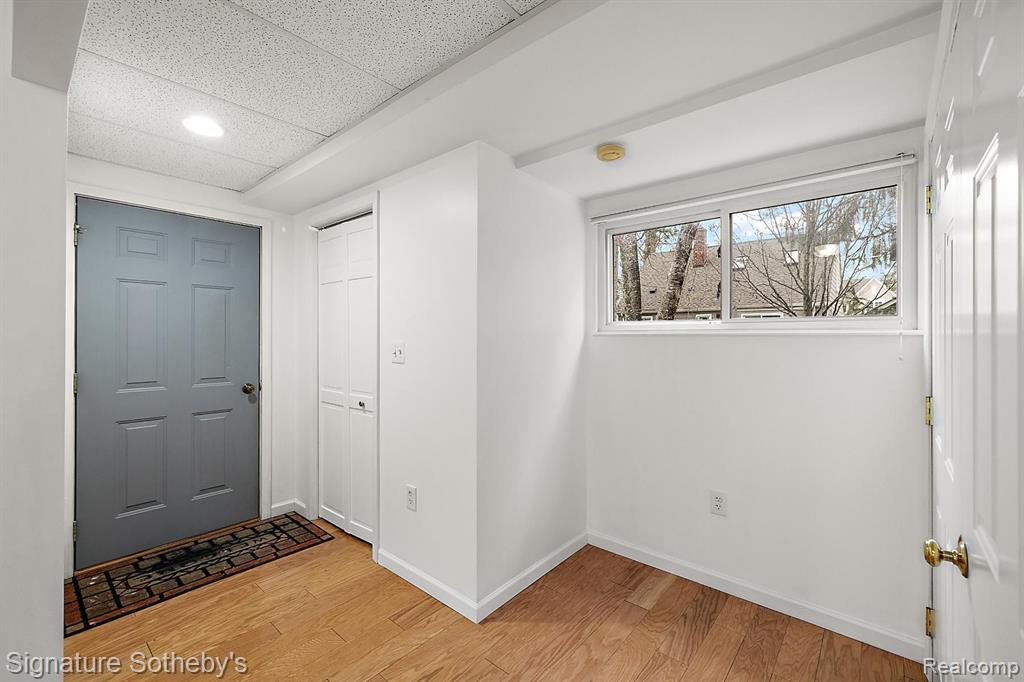 423 HAWTHORN Avenue, Royal Oak, MI 48067 — Photo 4