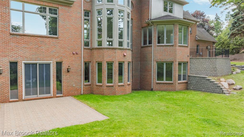 1888 W Tahquamenon Court, Bloomfield Hills, MI 48302 — Photo 88