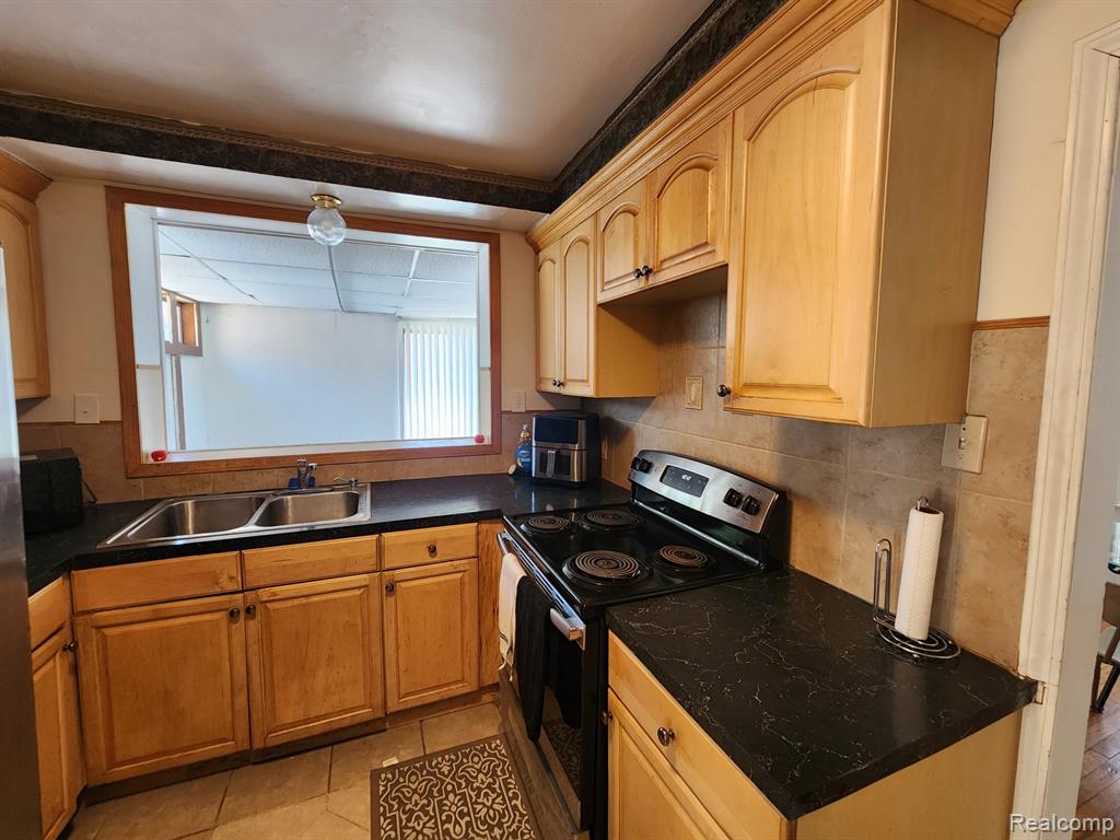 9262 Piedmont Street, Detroit, MI 48228 — Photo 18