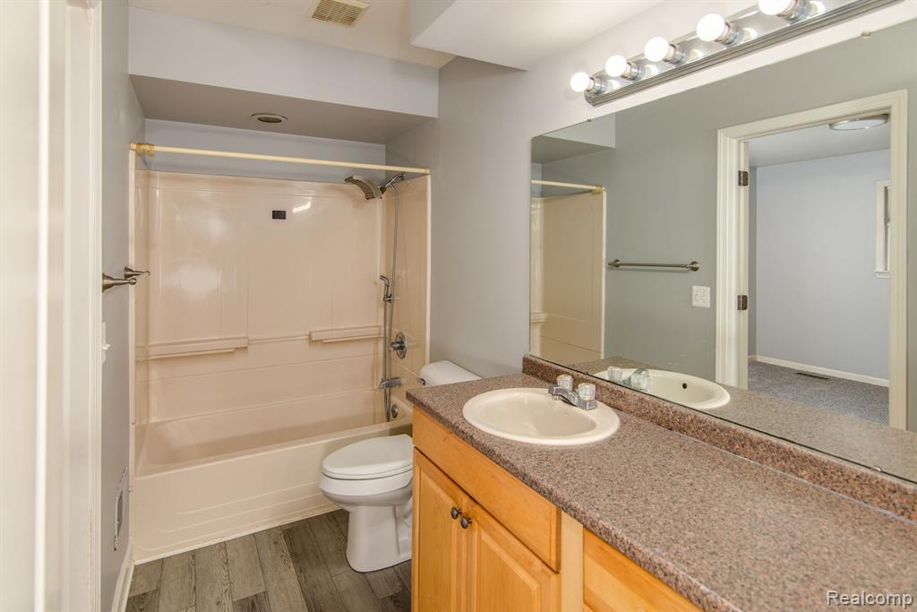 707 W COMMERCE Road, Commerce Twp, MI 48382 — Photo 12