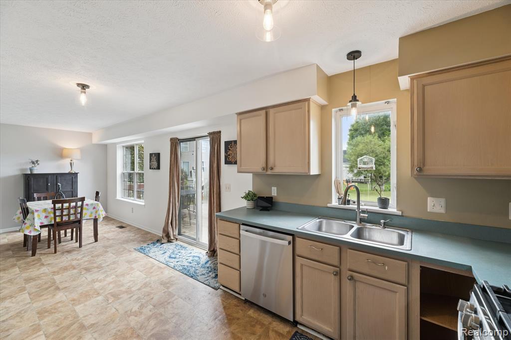 729 Cricket Crossing, Pinckney, MI 48169 — Photo 14