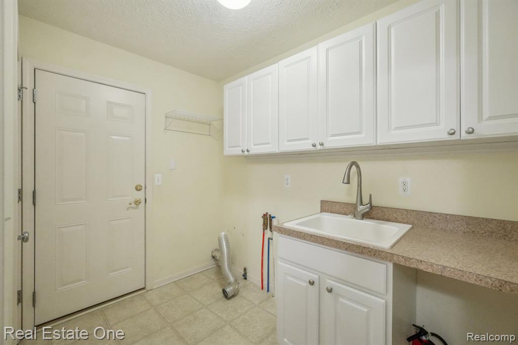 480 Hosta, Howell, MI 48843 — Photo 17