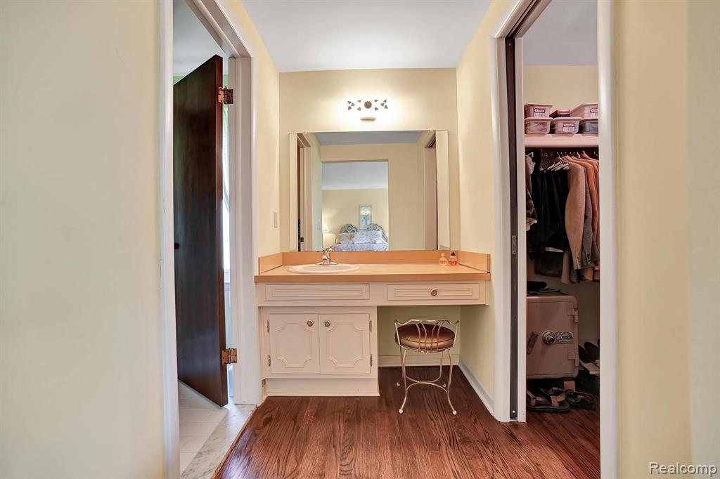 530 WHITEHALL Road, Bloomfield Hills, MI 48304 — Photo 48