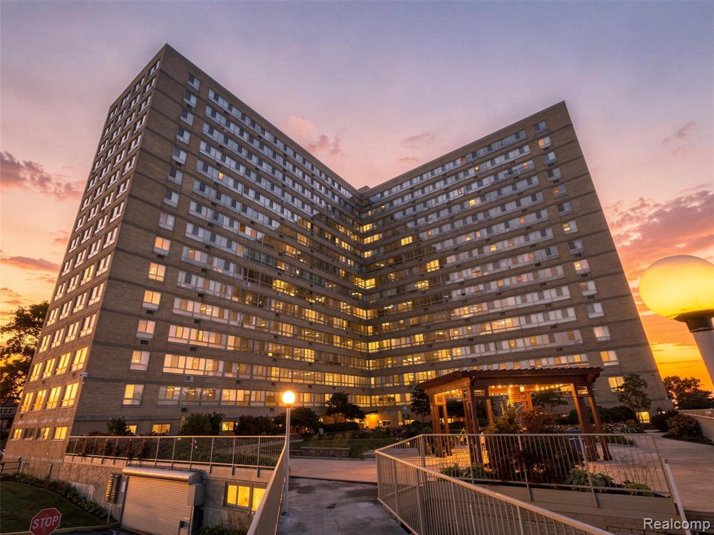 8900 E Jefferson Avenue, 1226, Detroit, MI 48214