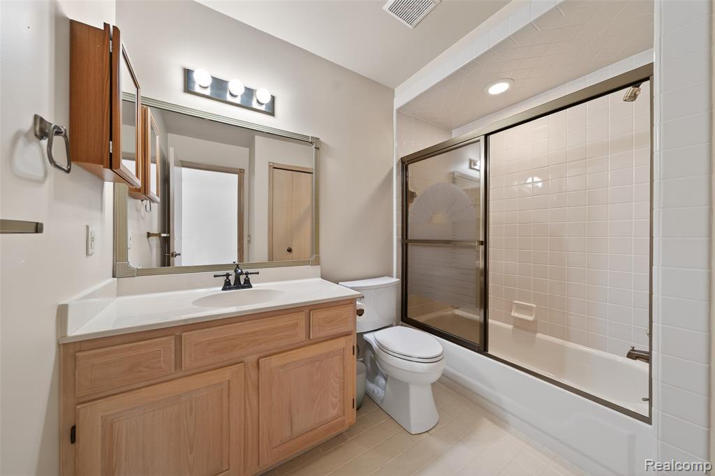 47140 Hunters Chase Drive, Macomb, MI 48042 — Photo 18