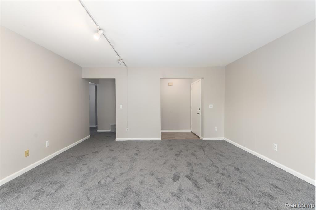 505 W Highland Road, Howell, MI 48843 — Photo 5