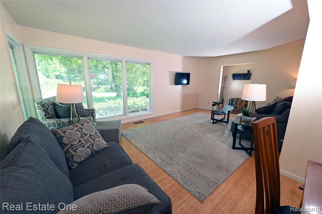 5382 Van Ness Drive, Bloomfield Hills, MI 48302 — Photo 10