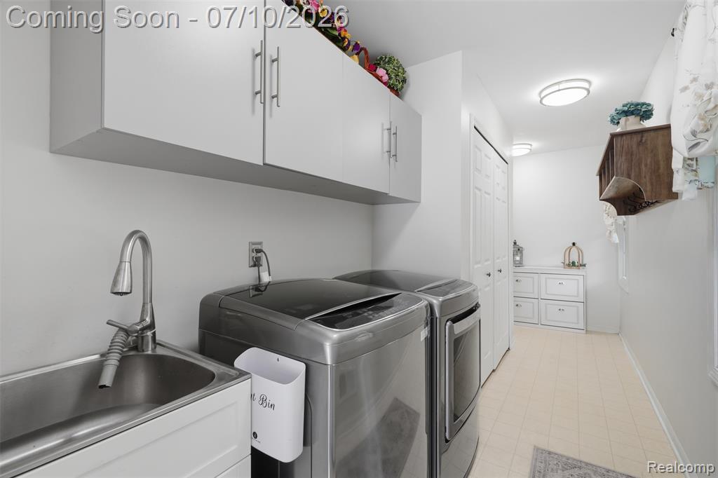 4110 Castlewood Drive, Wixom, MI 48393 — Photo 37