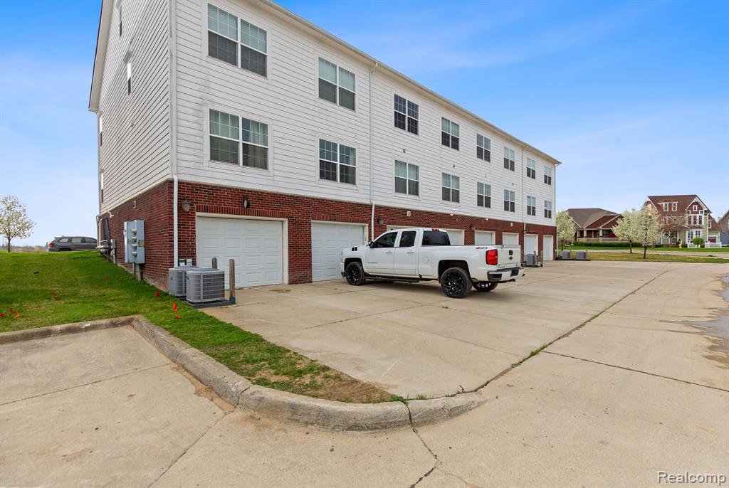 53743 CHAMPLAIN Street, Macomb, MI 48042 — Photo 29