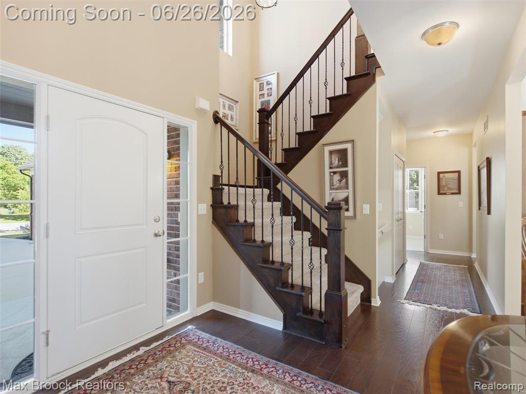 583 Birchcrest Court, Oakland, MI — Photo 2