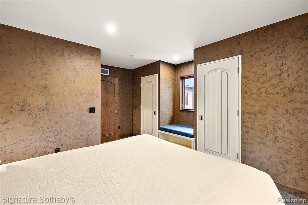 7357 LINDENMERE Drive, Bloomfield Hills, MI 48301 — Photo 46