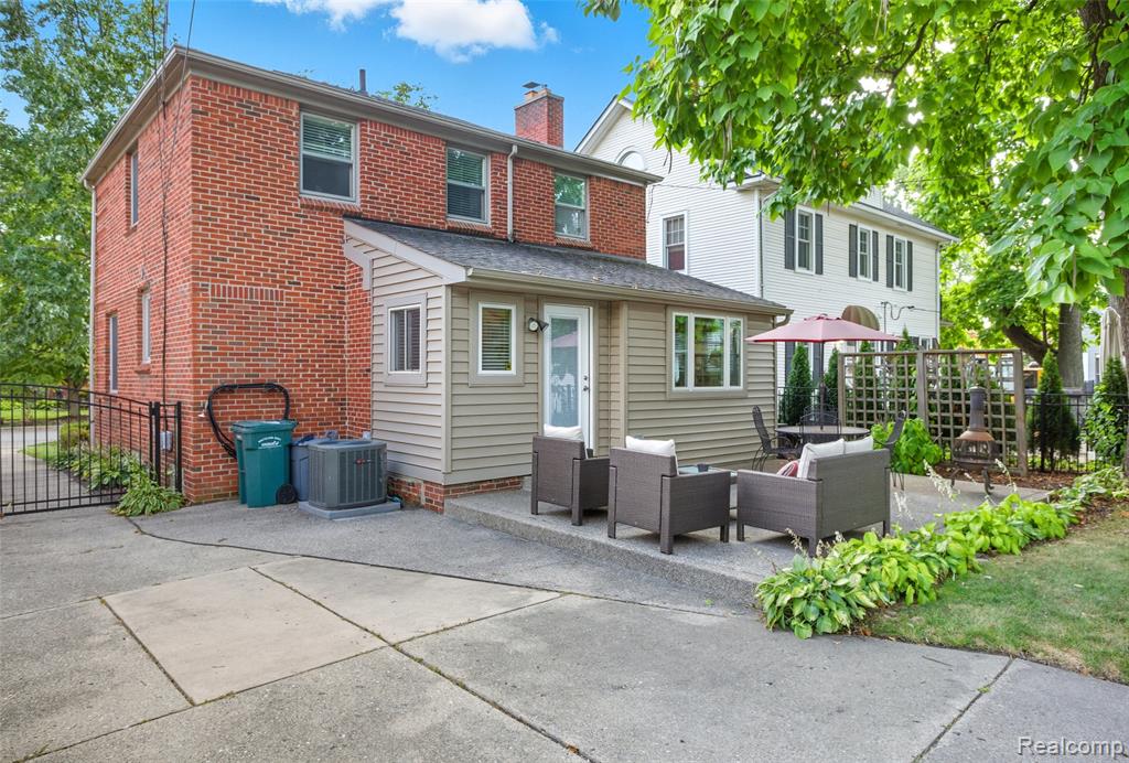 10554 Nadine Avenue, Huntington Woods, MI — Photo 34