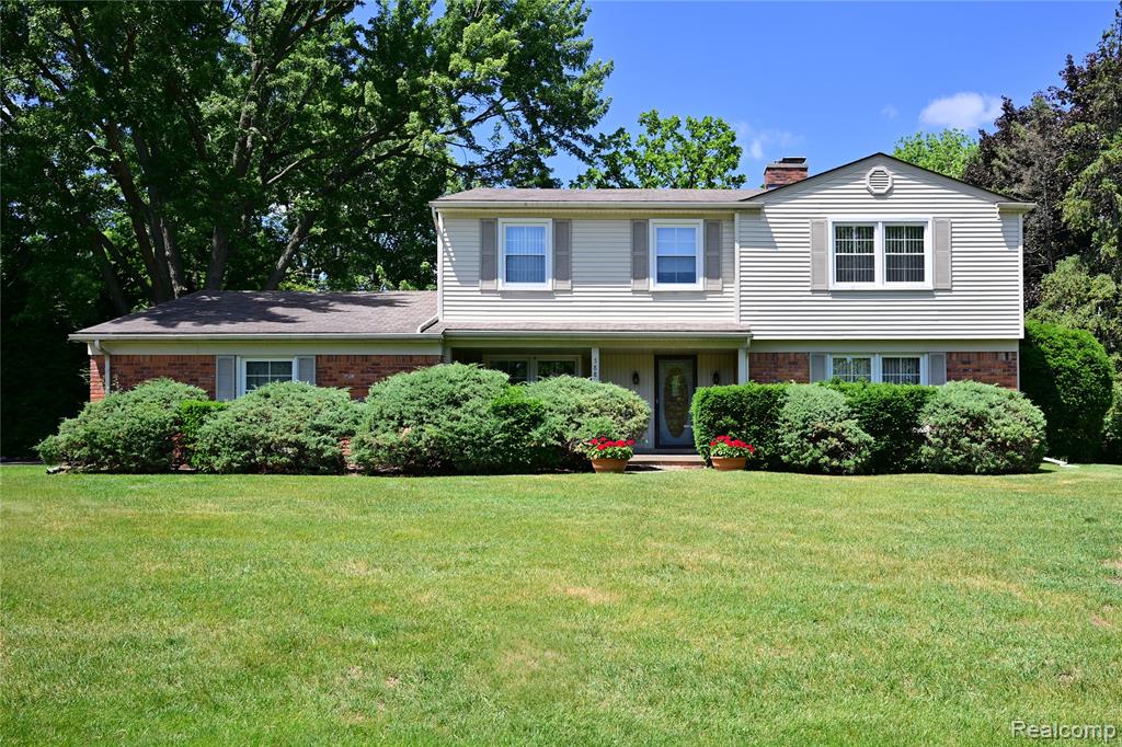 5888 Pentland Road, Bloomfield Hills, MI 48301 — front exterior