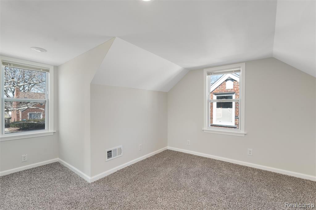 19168 Berden, Grosse Pointe, MI 48236 — Photo 17