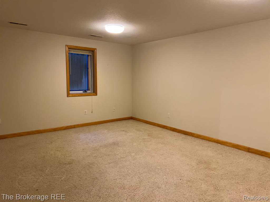 6112 NORMANDY Drive, Saginaw, MI 48638 — Photo 28
