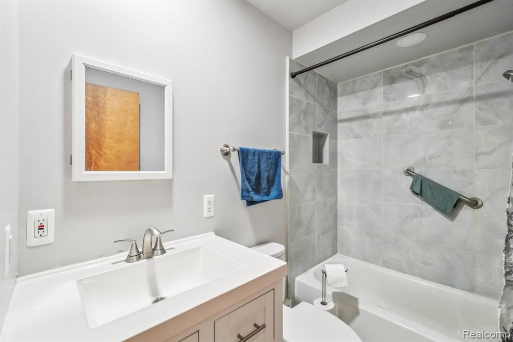 40 Endicott Drive, Howell, MI 48843 — Photo 17