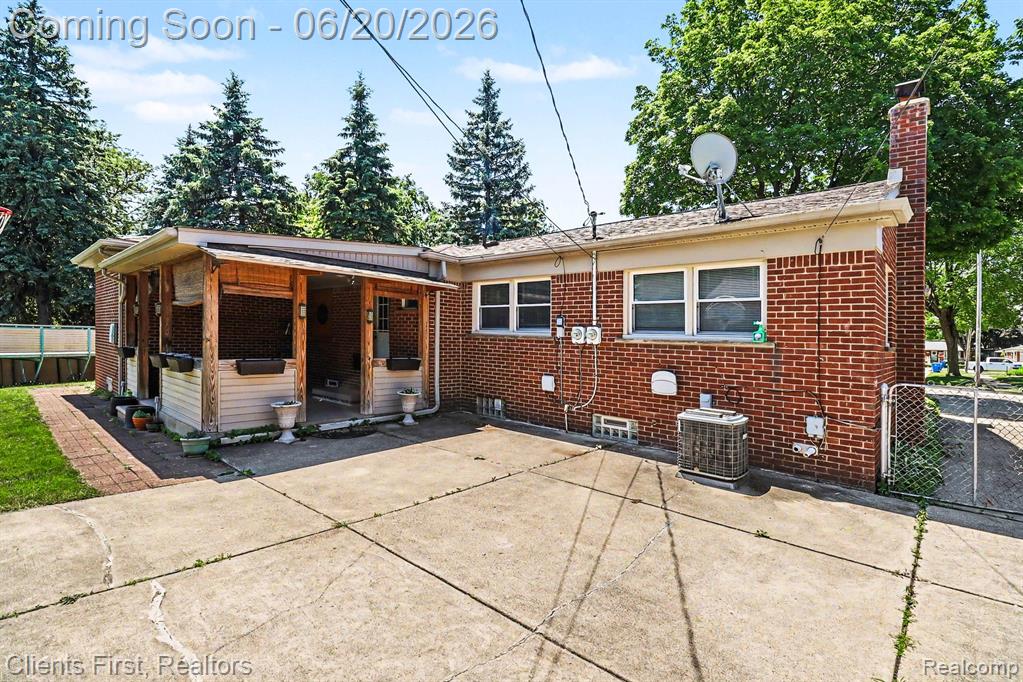 8260 Arnold Street, Dearborn Heights, MI 48127 — Photo 29