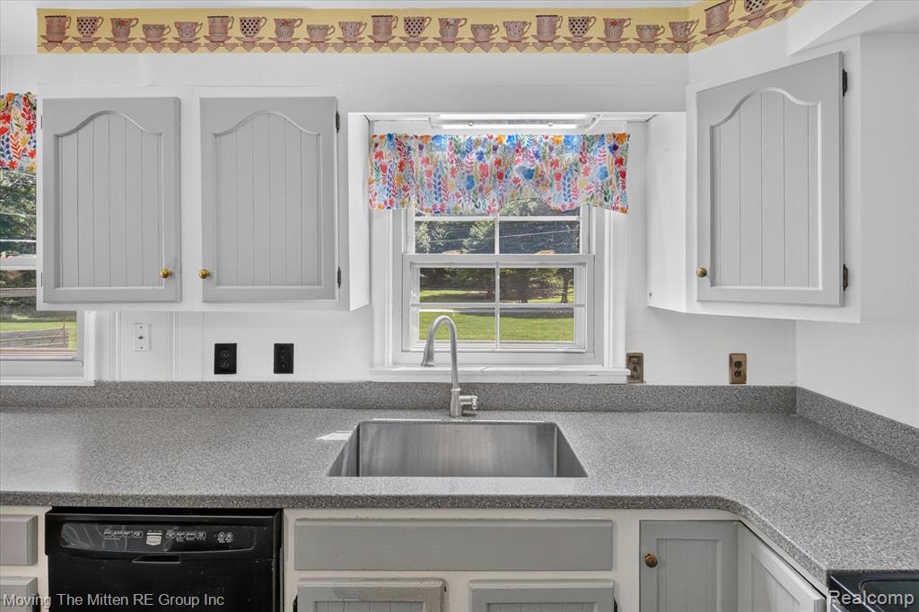 46800 W 11 Mile Road, Novi, MI — Photo 15