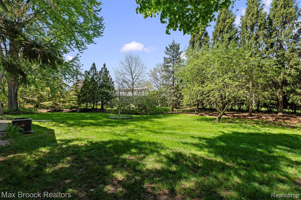 6540 Alderley Way, West Bloomfield, MI — Photo 46