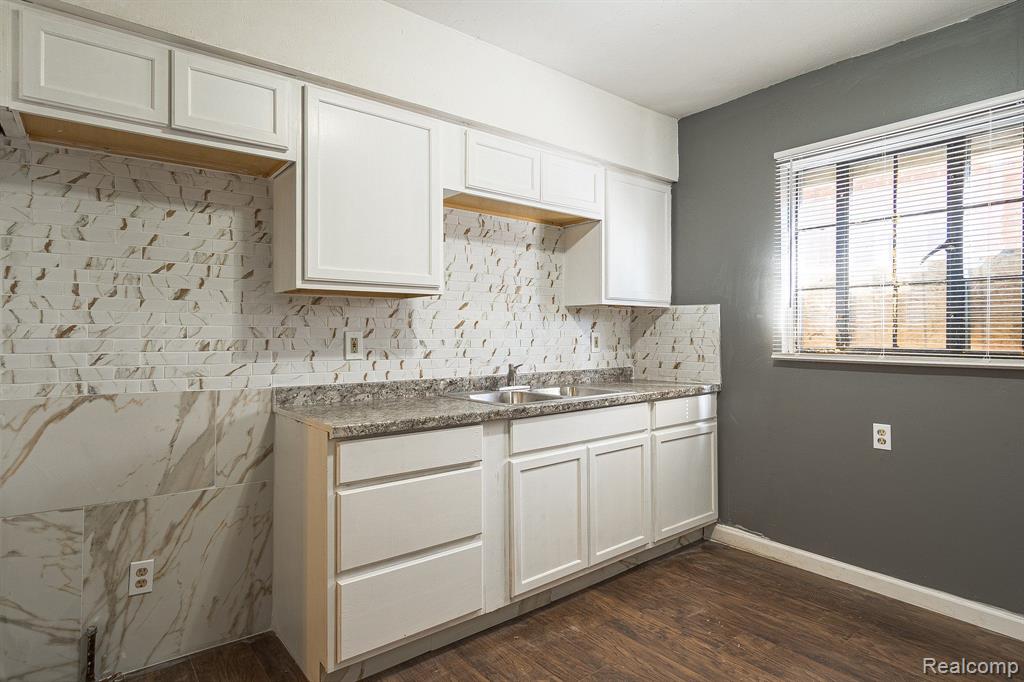 9938 WHITCOMB Street, Detroit, MI 48227 — Photo 11