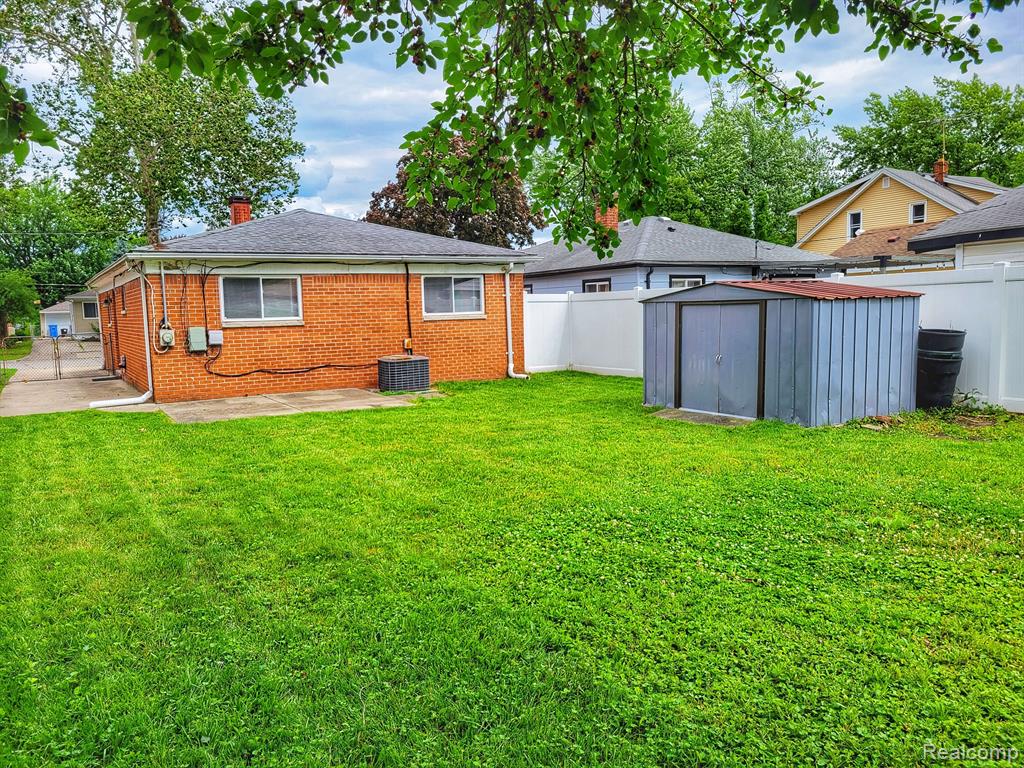 4612 KATHERINE Street, Dearborn Heights, MI 48125 — Photo 27
