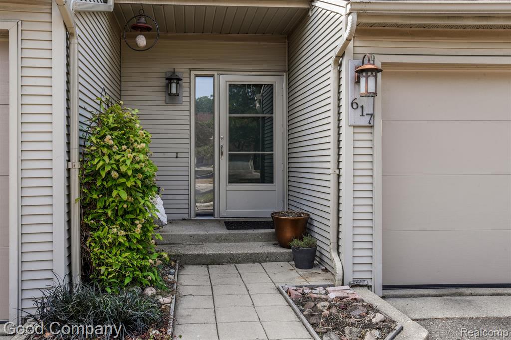 617 ASHLEY Circle, Rochester Hills, MI 48307 — Photo 3